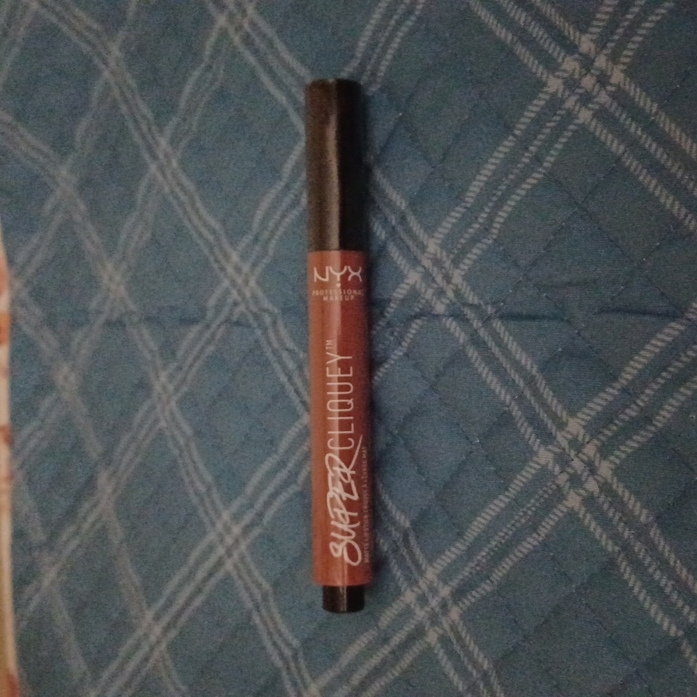 NYX Super Cliquey Matte Lipstick #SCLS01 On the DL